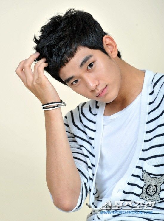 SBS_Giant_s_Kim_Soo_Hyun_to_be_the_main_actor_in_Dream_High__26102010064838